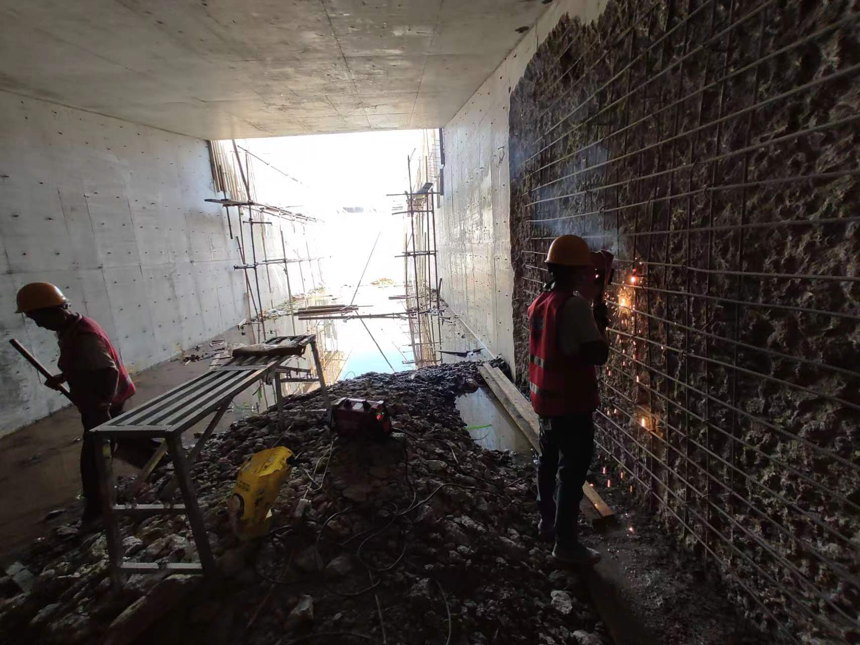 青县挖断承重墙导致楼体开裂，加固施工方案出炉